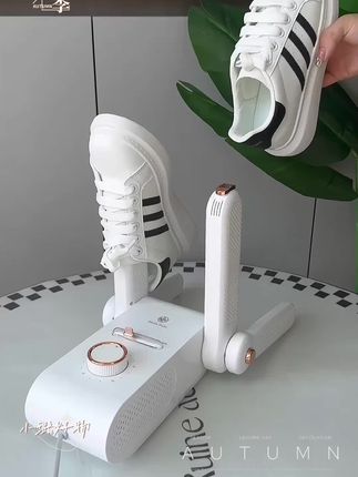 家里被一个这样的#烘鞋器 再也不担心鞋子晒不干和大汗脚了,鞋子洗了,经常晒不干有了这款#烘鞋机 就不用担心了#鞋子烘干小技巧 #方便又实用 #好物推荐🔥 2025新款鞋子烘干器除臭便携烘鞋机家用宿舍智能定时鞋子烘干机