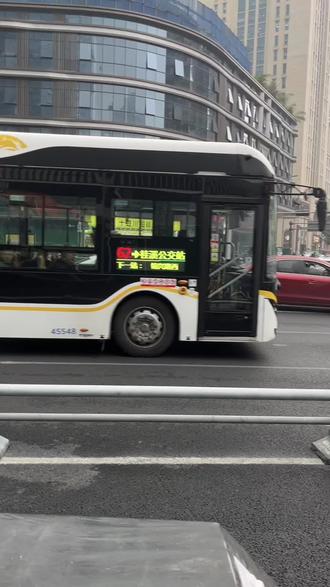 天座商城 朋友们还记得天座商城吗?它是独属于我们在网购之前的一角回忆,那个时候人声鼎沸,好不热闹,到处充满了市井烟火气的喧嚣。#城市留下的历史印记 #独特的城市记忆 #老城市记忆 #一代人的城市记忆 #天座商城
