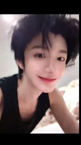 云熠香港福利视频合集 整理了一下姐妹们发的视频,做了一个合集。
#云熠星河#云旗#郝熠然