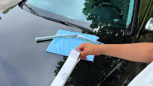 大众雨刷更换教程 大众车友注意了,用户手册明确标注了更换周期为半年,当雨刮有异响刮不干净有水痕,就提示雨刮器需要更换了,自己更换快捷方便还省钱 #雨刮器 #大众雨刮器 #大众 #雨刮更换