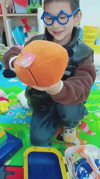 今天是很忙的“小医生”哦#过家家 #医生玩具套装 #玩具 #好玩 #开心度过每一天