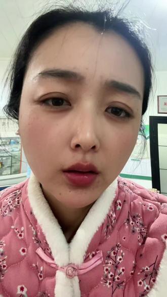 开开门,拉着灯,屋里没有人吭声,灯看我,我看灯,没有媳妇真不中#过年