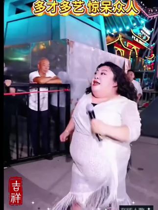 小黄鸭挑战木森大舞台一首《走卒》《别再说我们是过客》真情流露实力不凡好看的皮囊千篇一律有趣的灵魂万里挑一#木森大舞台#小黄鸭#真人真唱#户外直播现场#音乐分享