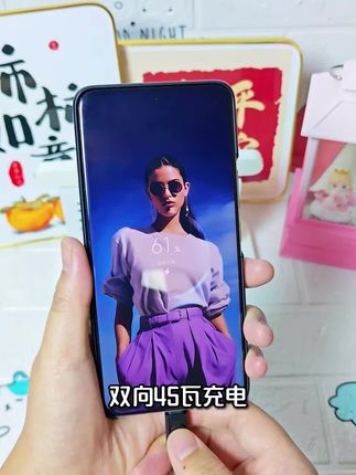 无需繁杂的一堆线,只需一个#罗普仕能量棒 #罗普仕 #充电宝 #3 C认证 能当充电器和线,走到哪充到哪#强烈推荐