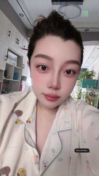 只希望有爱的温暖小男孩会越来越好