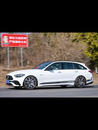 今日份带“German girl ”上戒台寺消费
感谢@80後(机车)北京80后追焦
#AMG #C43 #奔驰瓦罐 #旅行车#内燃机永不落幕