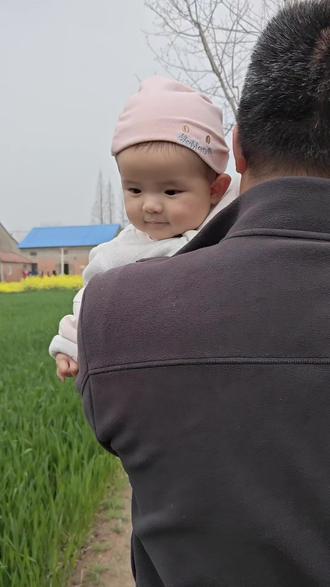 #陪娃时光当然要拍照记录啊 #记录孩子的点点滴滴 #抖音 带着豆包找医生陪我们去游泳啦,医生家好多稀奇的东西呢