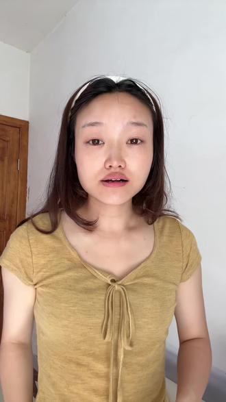 难道真有人给那么小的宝宝宝宝喂甜品吗?并且还是酒席上添加剂多的预制品?我不理解的是每次带宝宝去吃席,劝吃的人还蛮多。#宝宝饮食 #新手妈妈