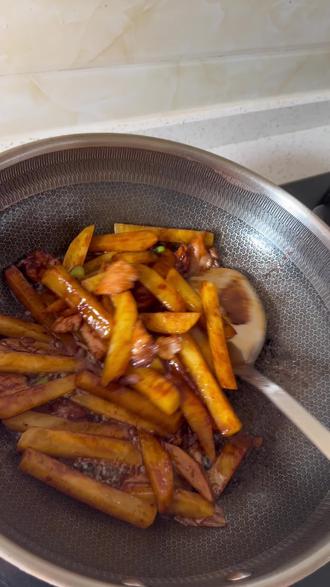 土豆条炖芹菜叶,超级香#山海关菜系