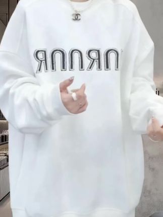 姐妹们,时尚百搭圆领卫衣来啦~秋冬新款休闲减龄藏肉洋气刺绣字母中长款上衣#卫衣 #卫衣穿搭 #卫衣控 #打底衫 #中长款打底衫
