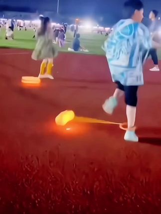 跳跳球儿童弹力平衡球发闪光带灯运动青蛙弹跳杆材蹦蹦球#童年 #也太可爱了吧 #运动健身 #玩出新花样 #亲子互动