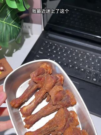 哇塞,最近迷上了这个风干鸭小腿,先卤后炸再风干,越嚼越香,真的巨好吃!#鸭小腿 #风干鸭腿 #解馋 #追剧小零食 #妈呀太香了