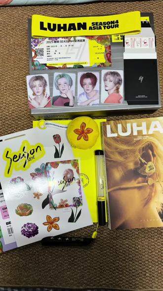 鹿晗四巡纪念册拆箱视频~#开箱视频 #鹿晗四巡 #鹿晗四巡纪念册