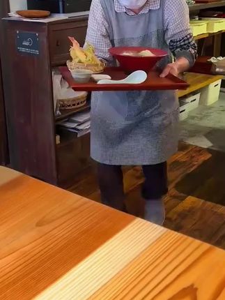 快中秋了,今天给孩子们做香香脆脆的天妇罗,炸菜就选它,简简单单,酥香薄脆,跟日料店里的一点不差。天妇罗粉同样的方法还可以做:炸虾,炸蔬菜,炸小肉丸子等等#天妇罗 #天妇罗做法 #日料#中秋#炸蔬菜