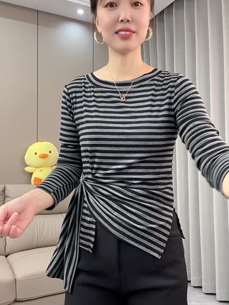 一种年龄,一种心情,知足点,看淡点,心宽点,开心点,快乐点…#自信的瘦 #梨形身材穿搭 #万能百搭款 #小个子穿搭 #