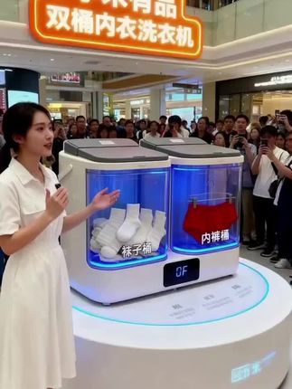 小米有品2025新款双桶迷你内衣清洗机,双桶分开洗更卫生! 懒人福音!这台双桶小洗衣机我不允许你还没囤,还在为手搓内衣裤发愁?还在公共浴室跟洗衣池“抢地盘”?这台双桶小型洗衣机,直接把“懒人友好”焊在功能上! 一边专洗内衣裤,避免交叉污染;一边负责甩干,洗完不用费力拧水,解放双手一步到位。更贴心的是它体积超小巧,哪怕是空间紧凑的出租屋,塞在角落、阳台都不占地儿,完全不挑居住环境。 不用再跟手搓洗衣“较劲”也不用为收纳发愁,想 提升生活幸福感?赶紧给家里安排这台“懒人必备神器”#内衣洗衣机#衣清洗 #亲测好物#便携好物 #好物推荐