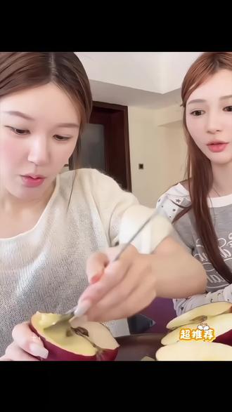 露思:我将永远是苹果🍎主理人
脆脆的,很脆很香,很有苹果的味道,节日送礼什么的都很适合!
#赵露思推荐#赵露思直播#苹果#强烈推荐