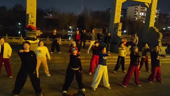 #我的舞蹈记录 盘个新舞,就看这开头帅不帅吧😄😄#跳舞可以忘记一切烦恼