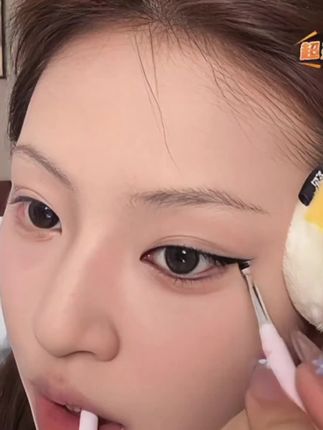 自带刀锋刷的胶笔能有多好用手残党也能画出完美眼线的秘密就是它#眼线胶笔 #好物分享#防水防汗不晕染 #自用好物推荐 #平价好物