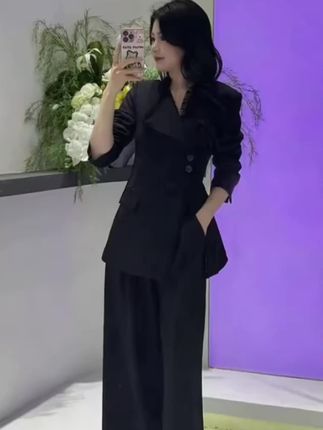 #套装显瘦穿搭 #套装穿搭 #时尚气质穿搭 #气质套装穿搭 #西装套装 视频同款巨量千川