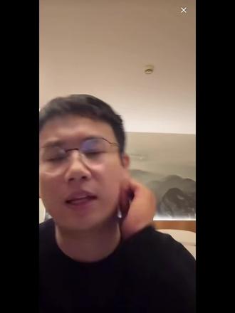 只针对莲梅中毒的事情
对其他事情质疑我不管,但是对于小狗 我觉得最不能质疑的就是俊良 ,这不是头脑一热说出来的话 而是我从去年夏天开始看骏良直播和视频我所了解到的
什么刻意投du 假的不能在假了#骏良 #莲梅 #谣言