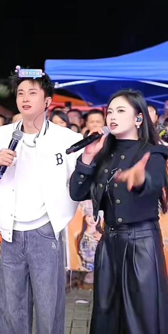 今晚不开播,助阵潇潇直播间#苏潇潇#阿朱