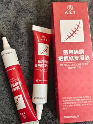 自己或者家人身上有疤的看过来!真心推荐医用级的,有备案,有认证,大品牌的大人小孩用着才更放心!这个真心不错我也是用过才来推荐的!#疤痕增生 #疤痕 #疤痕体质 #好东西一起分享 #自用好物分享