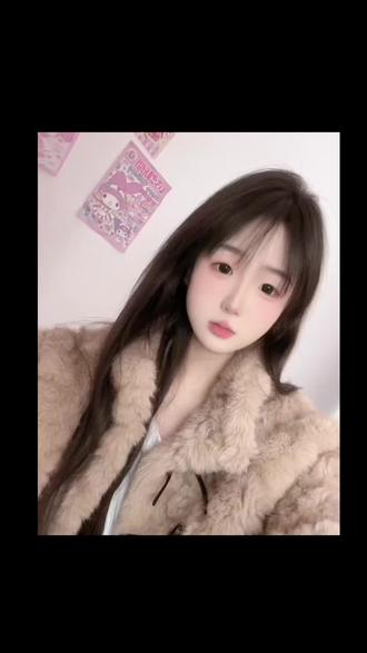 你迟来的顿悟和解释很可爱 可我的苦处和伤痕早已经沁心入骨