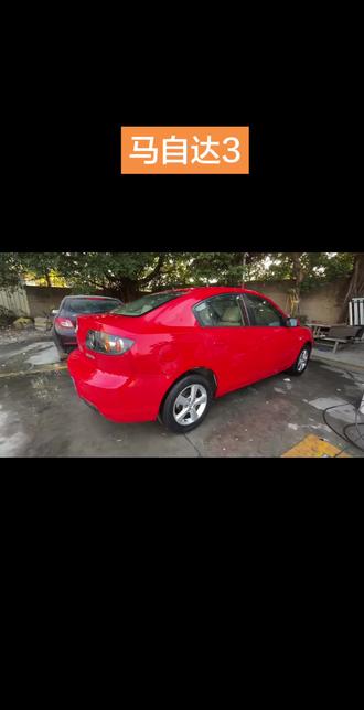 这个红色车挺亮眼的啊