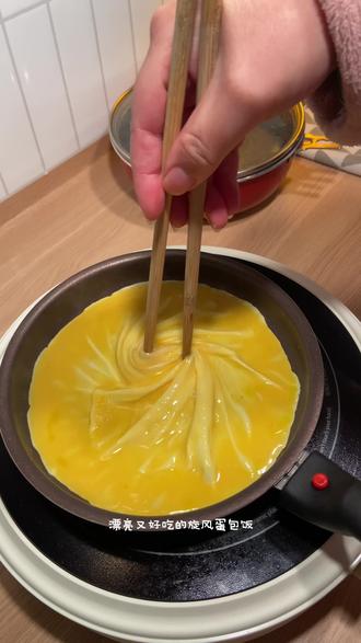 大人小孩都爱吃的蛋包饭!猜猜我为了这个旋风蛋到底练了几个鸡蛋🤣#真实生活分享官 #蛋包饭 #低卡低脂餐 #生活化减脂 #吃瘦不饿瘦