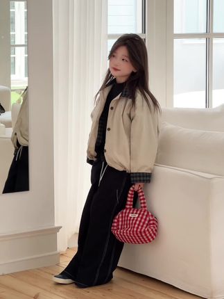 阳光穿过指缝时,我们的影子在地面开出一朵花。 #童装 #女童穿搭