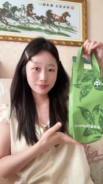 运动一个月体重围度变化来啦!以及爬坡后如何拉伸不粗腿🦵 💪运动满一个月啦!这个结果我非常满意~
没节食没饿肚子!吃的全是自己喜欢的东西
也不会大半夜饿得翻来覆去睡不着
皮肤状态都变好了
现在已经开始期待第二个月、第三个月的变化啦~#减肥 #一天吃什么 #日常vlog#小基数减脂 #爬坡