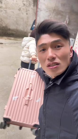 你们在晒媳妇跑了你们给我找媳妇 #搞笑 #搞笑视频 #憋住不准笑