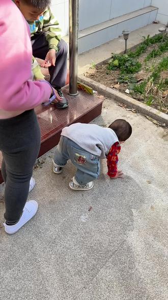 跟着哥哥姐姐学放#摔炮 #摔爆仗