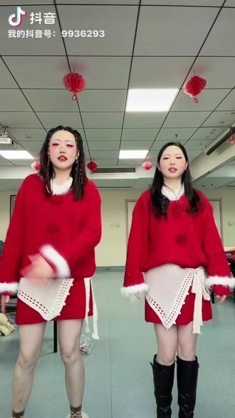 来来来!舞蹈不能停~至少我们还有梦,水手说:破防了~这首歌到底要说什么೭😄౨#水手说 #水手嗨舞