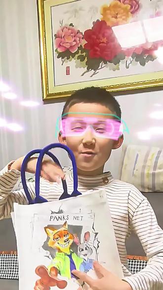 把尼克和朱迪画在帆布包上,这一次不会有人说是黄鼠狼了吧!附上绘画过程,邀请大家一起来鉴别!#画狐狸#画兔子#画尼克朱迪#手绘动漫#创作者激励计划