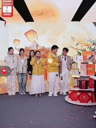#三妹同款夹克秋冬外套,防水防风时尚百搭,谁穿谁好看#夹克外套#罗宾汉#男女同款