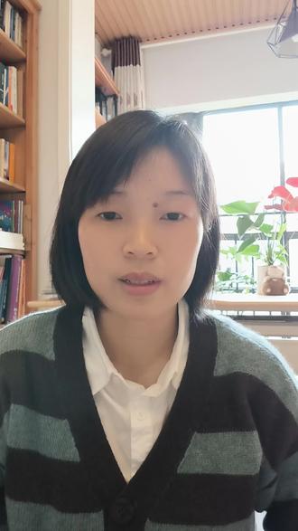 项飙拆解张雪峰爆火背后,藏着当代人最痛的教育焦虑。
现在教育最该教的是:先学会感受生活,再谈选择人生。感受生活,这恰恰是学校教不了的,至少是现在还是应试为主体的学校教不了的,所以我对娃即将上哪个小学没有太大焦虑,国家去年今年出台那么多政策,对教育正处在转型期,所以至少这个时期确实主要还是得依靠家长自己,当然作为普通家庭,不是说学校就不重要,而是互补,学校和家庭起到一个互补的作用。
就是学校重知识,家庭重人格;学校重应试,家庭重素养;学校重共性,家庭重个性。
#项飙#张雪峰#育儿#教育#家庭教育