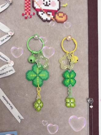 🍀四叶草来啦~
愿这枚亲手拼就的四叶草
载着所有不期而遇的惊喜,陪你走过四季
店铺有同款拼豆哦
#做手工我是认真的 #我的手工作品 #手工 #拼豆 #手工礼物