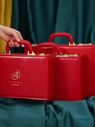 彩礼礼金盒,男方订婚钱盒子,聘礼定亲礼金箱,中式结婚礼金盒#婚庆用品 #钱盒子#礼金箱#礼金盒