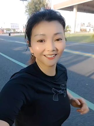 生活可以平凡,灵魂不能无趣。忘记生活的疲惫,感受跑步的快乐。#快乐跑者 #生命在于运动一起锻炼吧