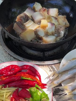 @颜渔鱼 湖北风干腊鱼块咸鱼干下饭下菜肉质紧实口感咸香#日式煎鱼菜谱 #什么好吃 #梅干菜蒸扣肉怎么做 #腊鱼 #妈呀太香了