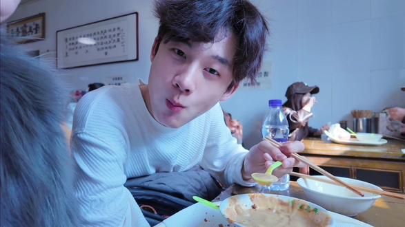 您先吃… 就是这个地道~ #尹三豆汁 #老北京 #vlog日常 #北京美食推荐