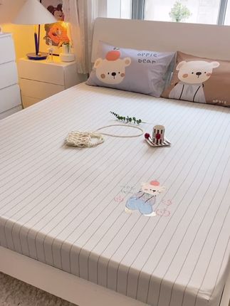 俏皮熊|耐脏的雾霾蓝,夏天清爽又耐脏。铺上特别服帖、还是精致贴布刺绣。太精致啦#全棉 #床笠