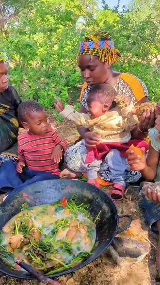 Cpt算是遇上硬茬了,“龇牙包”不愿分享她的食物🥘惹不起的大哭包🤣#可爱到爆炸💥 #这孩子多少有点倔脾气 #创作者中心 #创作灵感 #哈扎比部落
