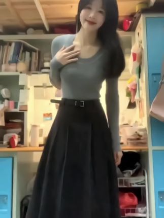 黑色毛呢半身裙女秋冬2025新款高腰显瘦a字裙垂坠感伞裙大摆长裙#毛呢半身裙 #秋冬新款搭配 #a字裙半身裙