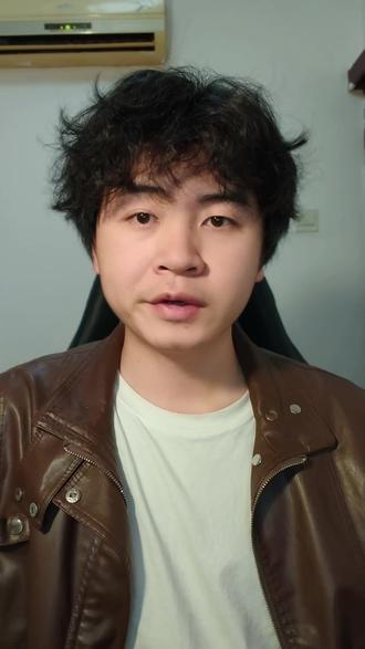 论文润色降 AI 太费时间?豆包几天帮我搞定
论文初稿完成后,查找错别字、润色语句、降低 AI 率这三件事,曾让我头大不已,原本以为要花两三周慢慢打磨,没想到靠豆包几天就搞定了。
针对错别字,我给豆包发了 “标出论文中的错误文字并修改” 的指令,再上传内容,它很快就精准找出了隐藏的笔误和用词不当之处,还给出了合理修改建议。润色时,我把需要优化的句子和 “让表达更流畅专业” 的要求发给豆包,它会在保留核心观点的基础上,调整句式、完善措辞。
最头疼的降 AI 率问题,豆包也能轻松解决。只需把检测出高 AI 率的段落和改写指令发给它,它就能用自然的表达重新组织内容,避开平台判定阈值。有了豆包,论文收尾的繁琐工作变得高效又省心,真的帮我节省了大量时间!#ai率 #论文干货 #降ai #人类对豆包的开发不足百分之一 #豆包电脑版使用说明书