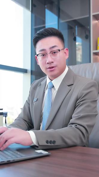 金融圈大事件刷屏,内地人想炒美股怎么办?最快的办法就是办一个香港身份。
#美股 #金融新规 #证券 #香港身份 #股市
