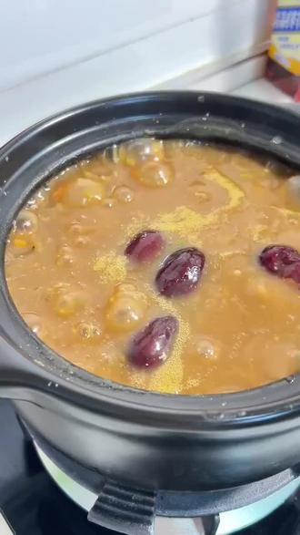 红薯面死面饼子 喜欢吃咱家乡红薯面死面饼子的老乡,这个刚蒸出来红薯面死面饼子吃着甜丝丝,硬叽叽的,一口气管吃三四个。#红薯面死面饼子