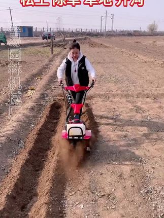 松土除草,犁地开沟一机多用 四冲程微耕机#三农 #多功能旋耕机 #农业机械 #果园大棚管理旋耕机 #农业种植